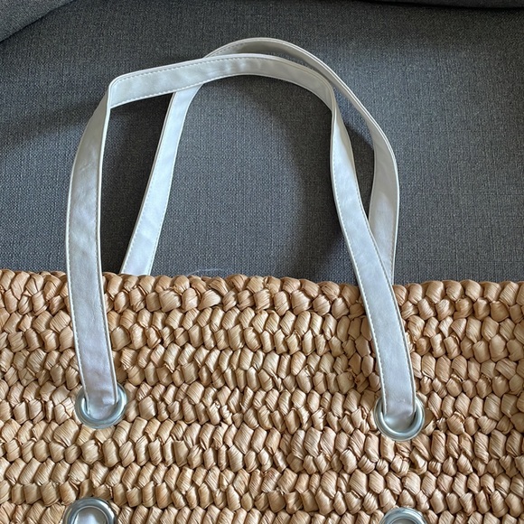 Comsi:Comsa Large Straw Bag with White Strap Handles - Picture 2 of 16